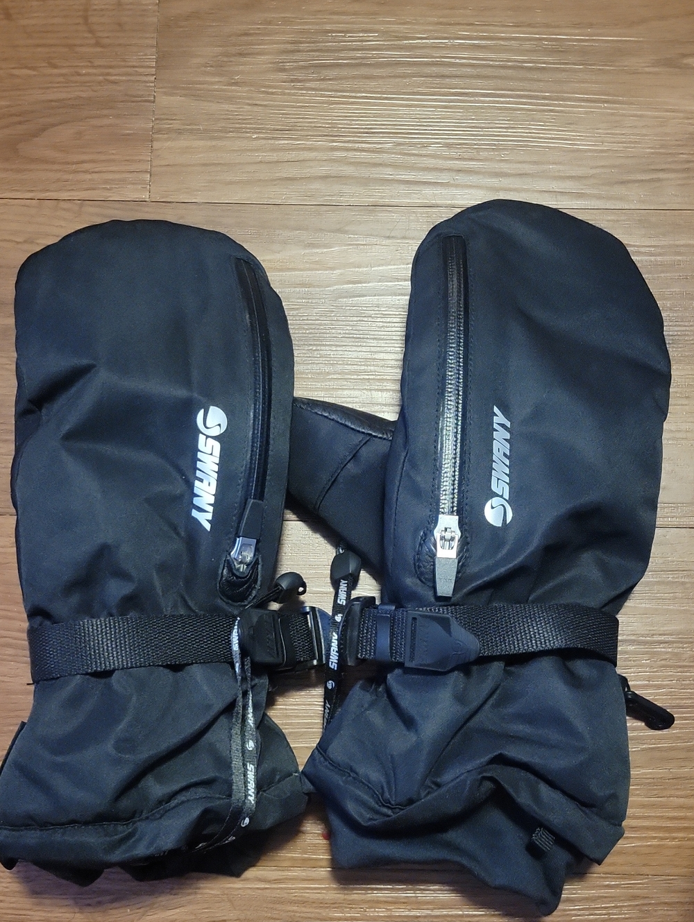 Swany Women's Black Insulated Mittens